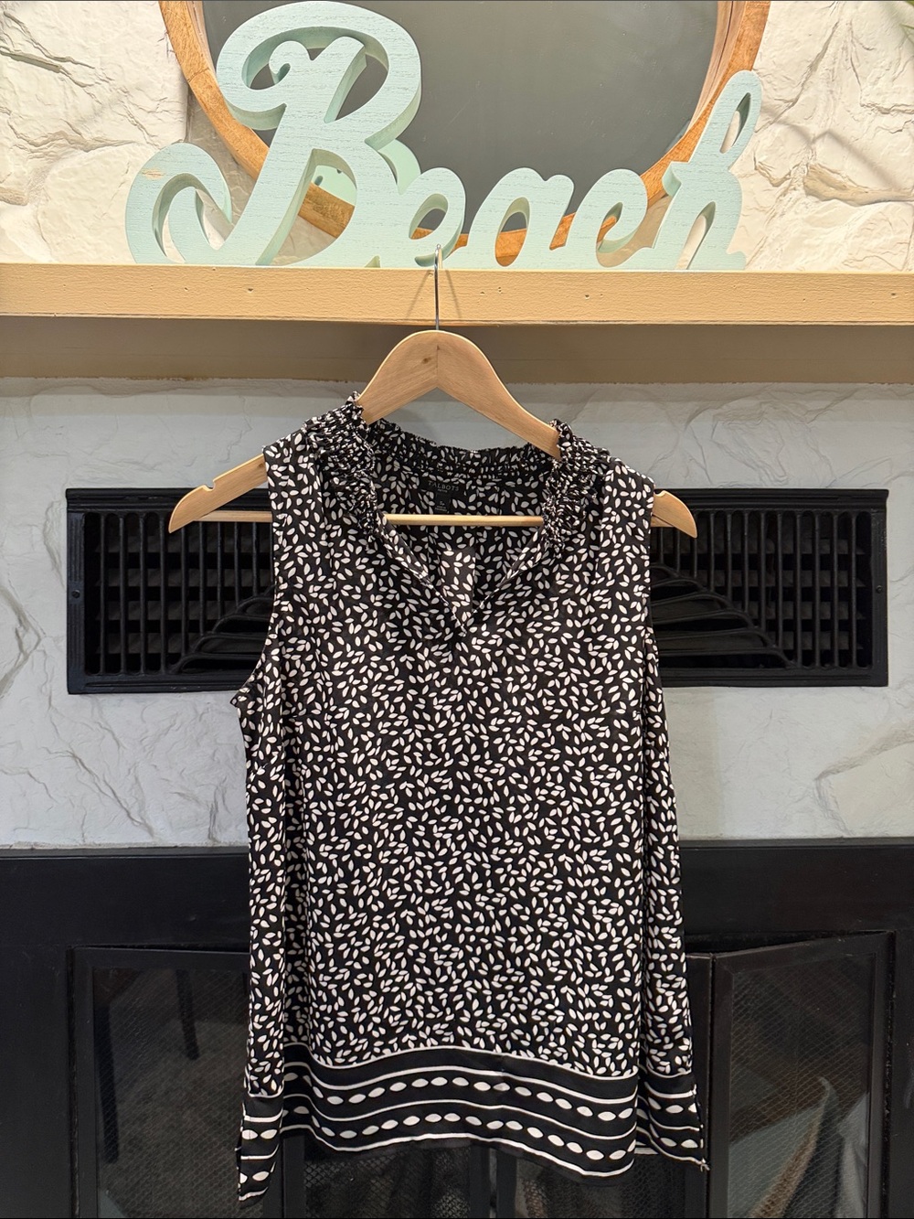 Sleeveless Black & White Patterned V-Neck Top